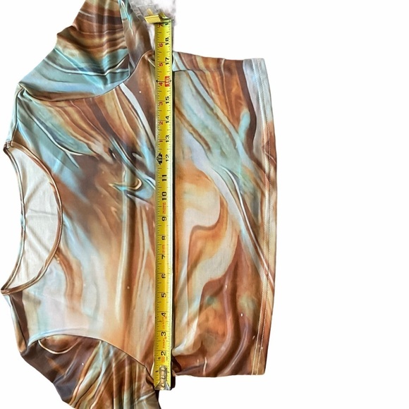 Long Sleeve Marble Print Crop Top - Picture 4 of 8